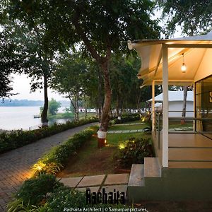 Family Room Lake View